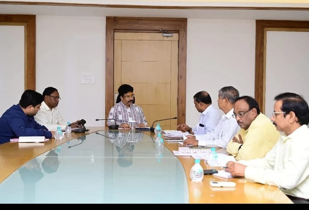 ଭୁବନେଶ୍ବର ମେଟ୍ରୋ ରେଳ ପ୍ରକଳ୍ପକୁ ନେଇ ସମୀକ୍ଷା କଲେ..ମନ୍ତ୍ରୀ ଡ଼କ୍ଟର କୃଷ୍ଣ ଚନ୍ଦ୍ର ମହାପାତ୍ର 