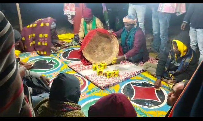 ଝରୀଗାଁ ବ୍ଲକ ଅଧିନ ବଡ଼ନୀ ରେ ଚାଲିଛି ଜୁଆ ଖେଳ